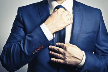 Tuxedo: How to Tie a Tie